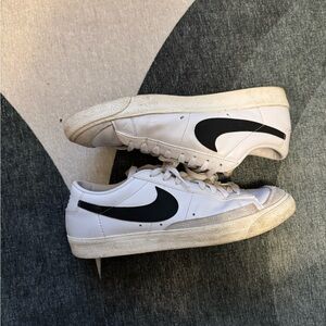 Nike blazers White and Black Classic Sneakers